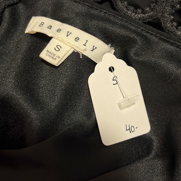 Black Backless Detailed dress - Picture 4 of 4